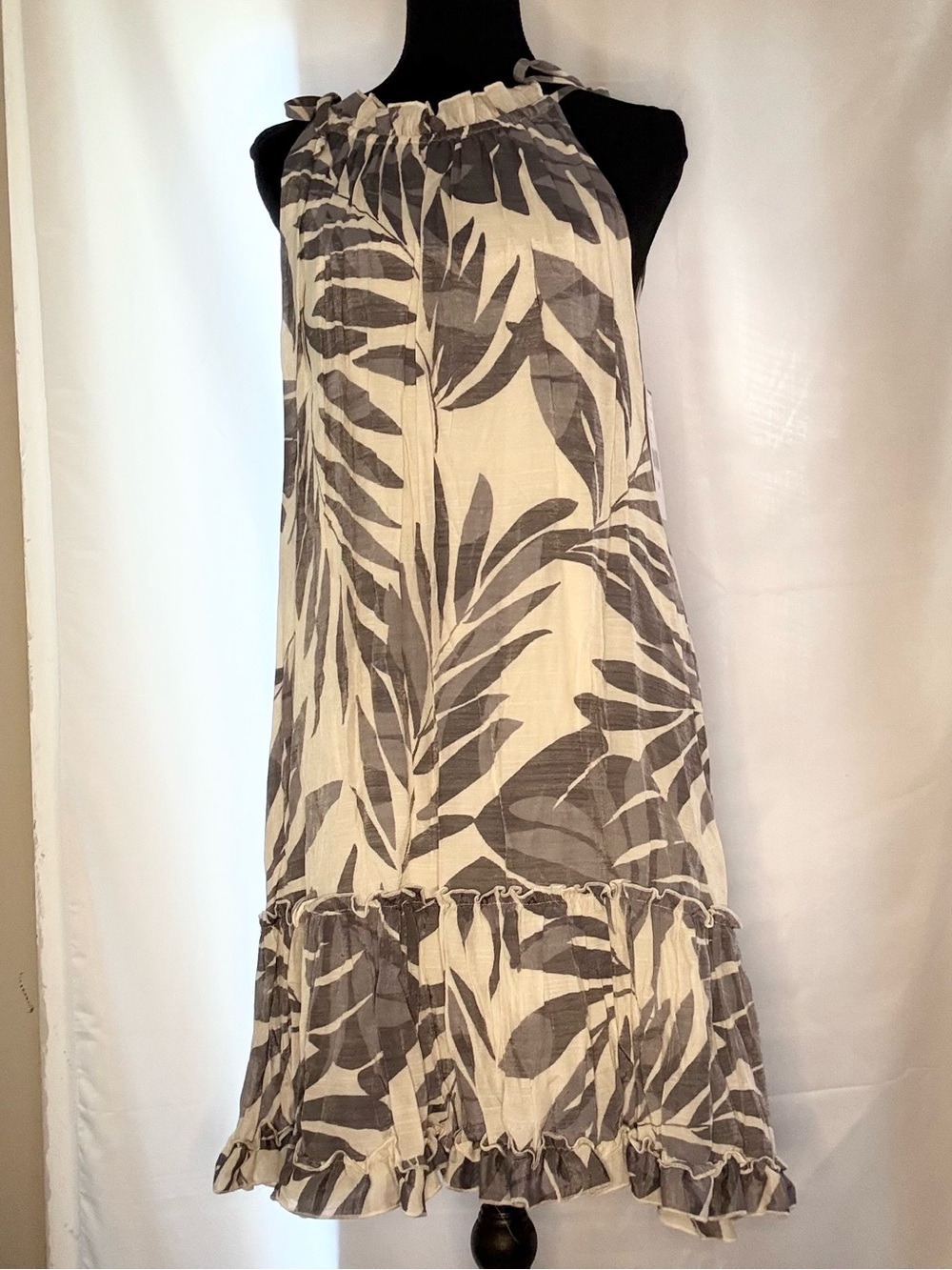 Robbie Bee White and Blue Leaf-Print Sleeveless Dress